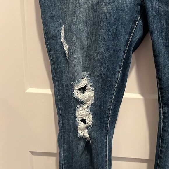 Judy Blue Distressed Button Fly Skinny Fit Jeans. Size 13/31 - Picture 2 of 10
